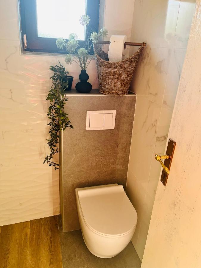 Kuca Za Odmor Malia: Spa Retreat with City Attraction Perks Thurdevac Exterior photo