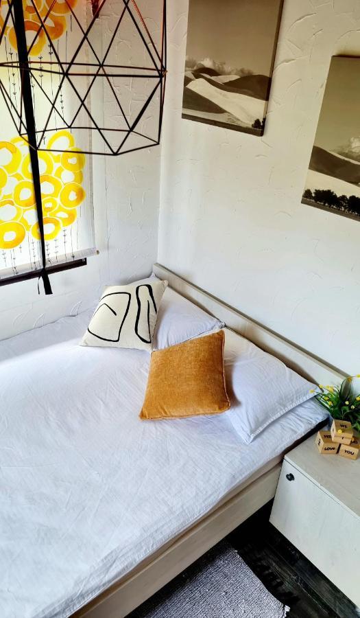 Kuca Za Odmor Malia: Spa Retreat with City Attraction Perks Thurdevac Exterior photo