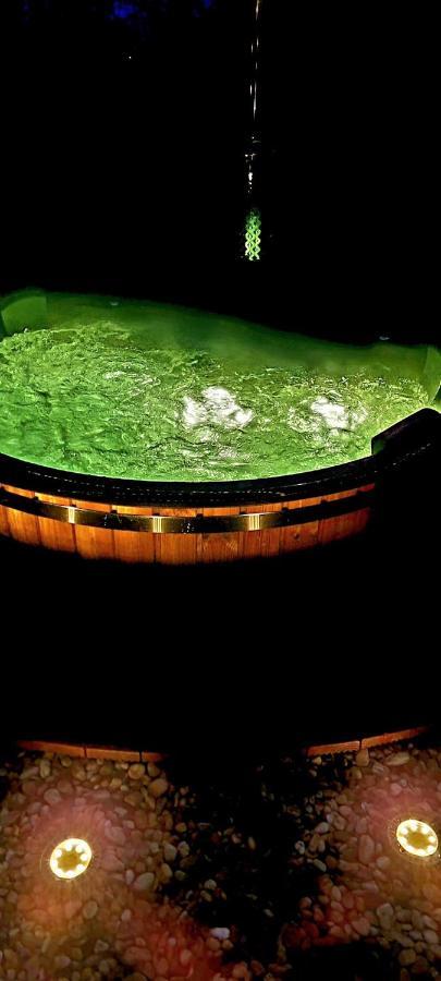 Kuca Za Odmor Malia: Spa Retreat with City Attraction Perks Thurdevac Exterior photo